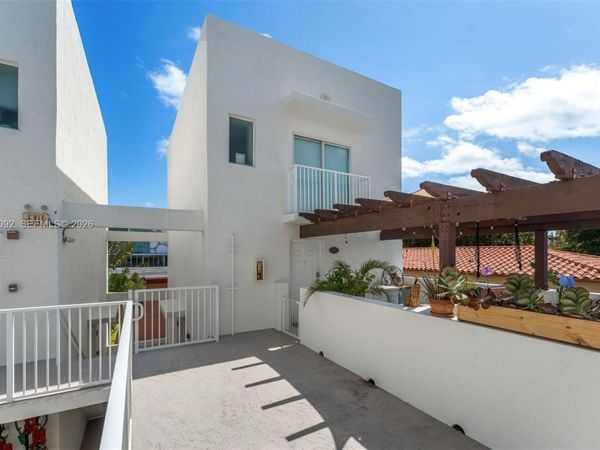 630 85th St, Unit 205, Miami Beach, FL 33141