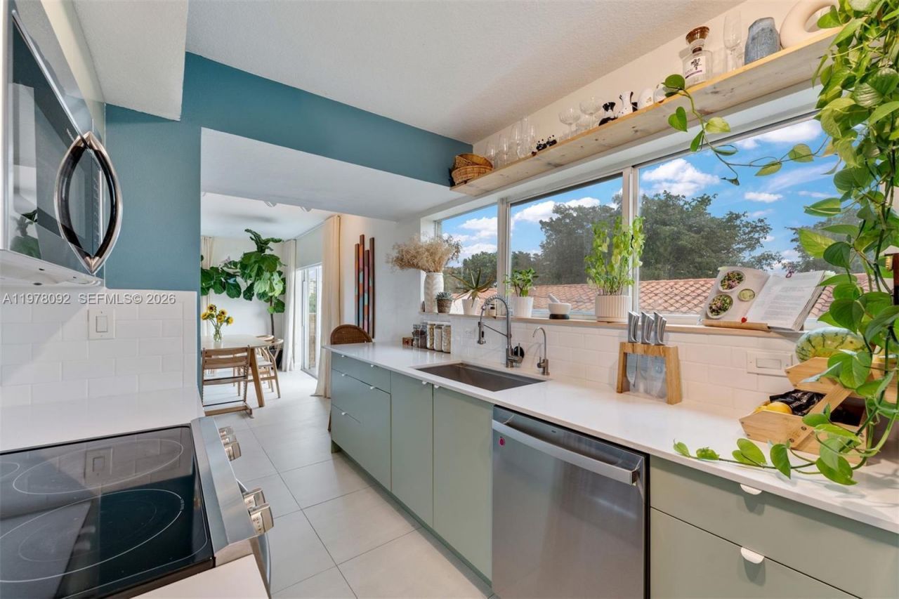 630 85th St, Unit 205, Miami Beach, FL 33141 Photo