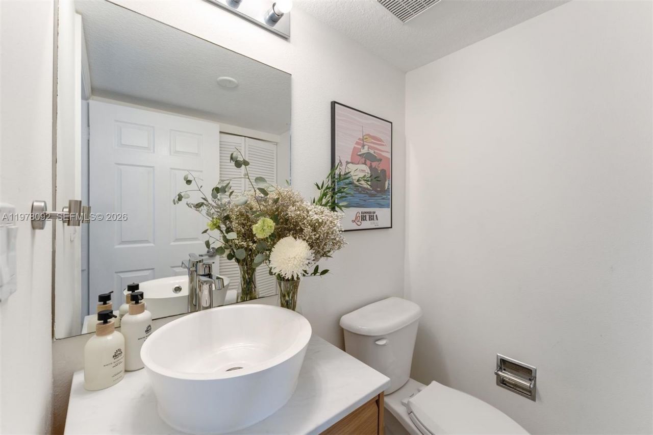 630 85th St, Unit 205, Miami Beach, FL 33141 Photo