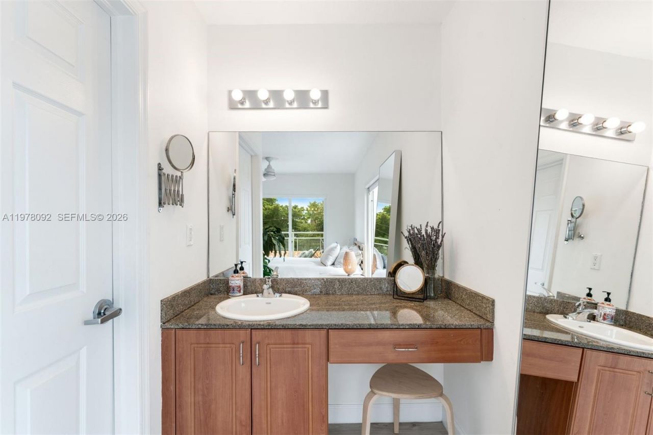 630 85th St, Unit 205, Miami Beach, FL 33141 Photo