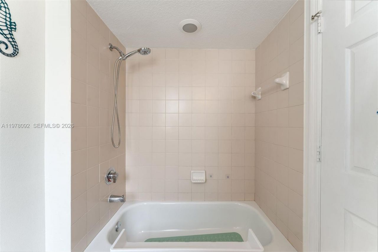 630 85th St, Unit 205, Miami Beach, FL 33141 Photo