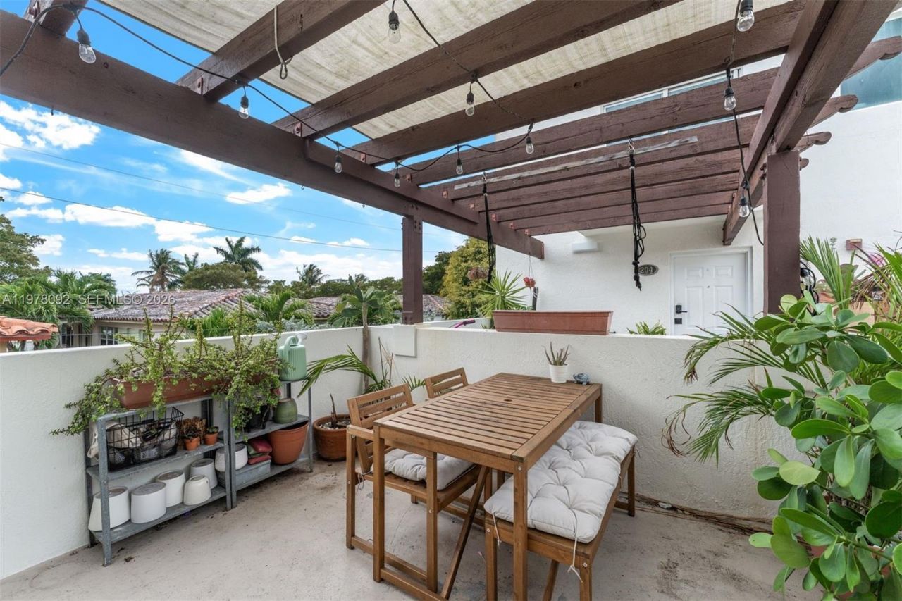 630 85th St, Unit 205, Miami Beach, FL 33141 Photo