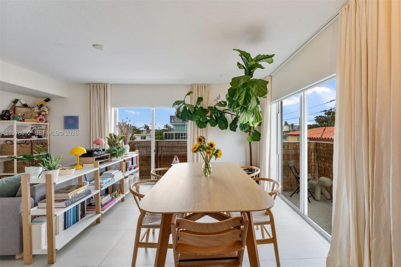 630 85th St, Unit 205, Miami Beach, FL 33141 Photo