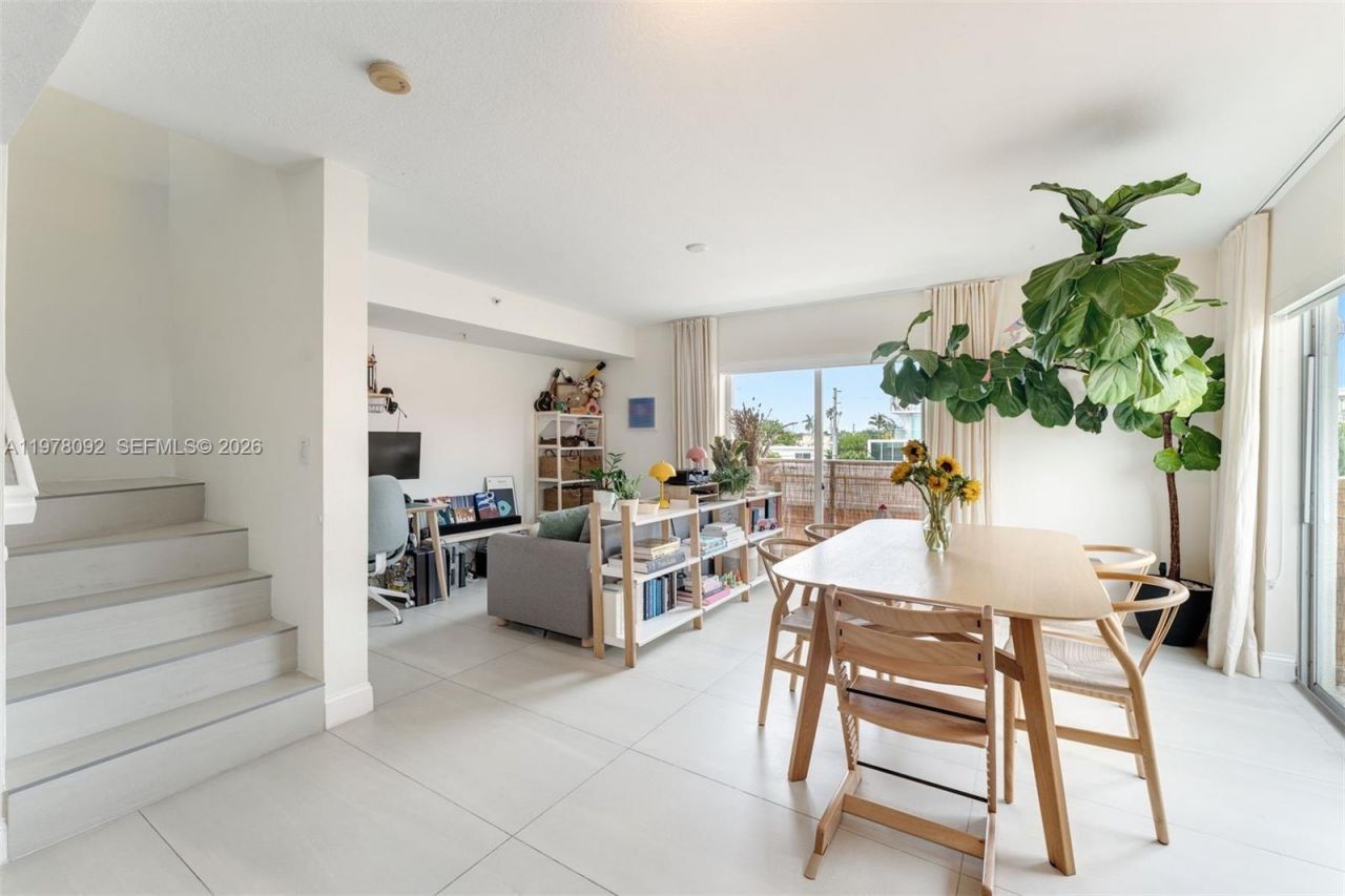 630 85th St, Unit 205, Miami Beach, FL 33141 Photo