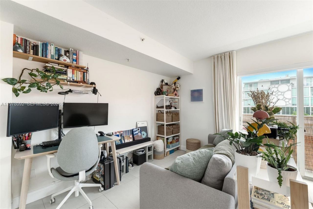 630 85th St, Unit 205, Miami Beach, FL 33141 Photo