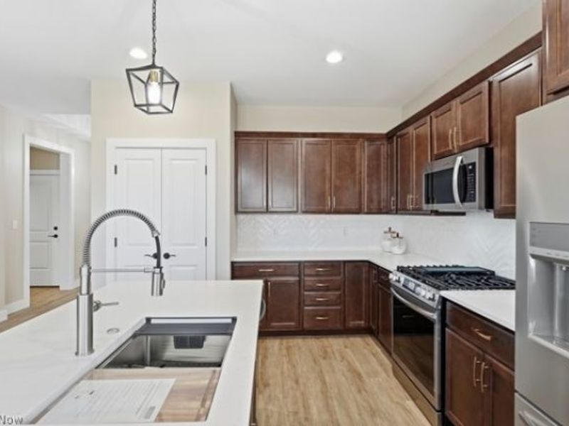 911 Dogwood Drive, Hubbard, OH 44425 Photo 14