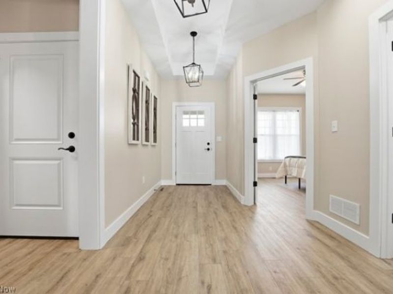 911 Dogwood Drive, Hubbard, OH 44425 Photo 3