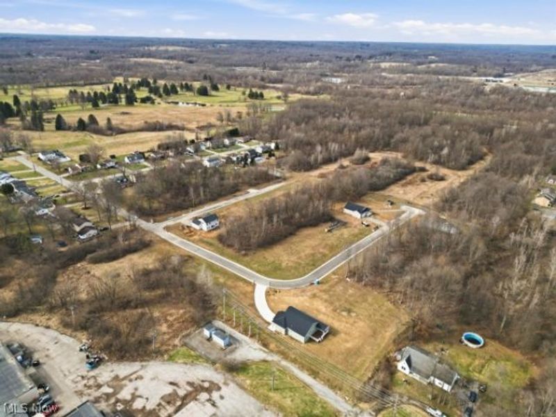 911 Dogwood Drive, Hubbard, OH 44425 Photo 35