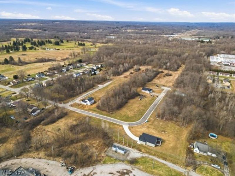 911 Dogwood Drive, Hubbard, OH 44425 Photo 37