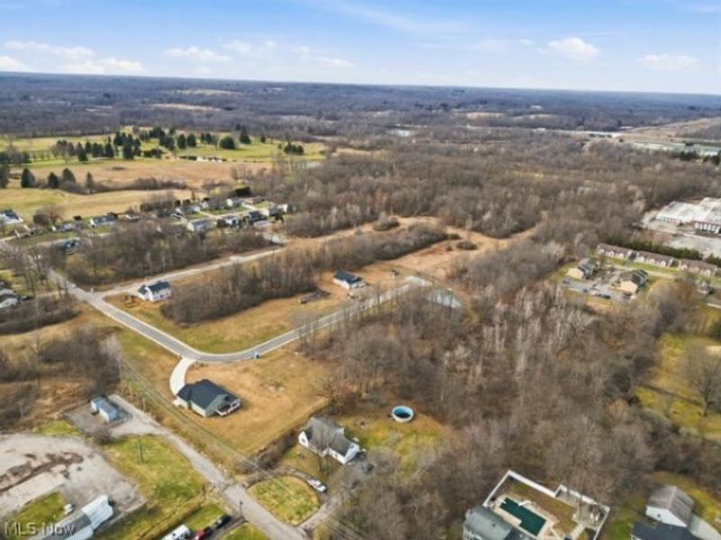 911 Dogwood Drive, Hubbard, OH 44425 Photo 38