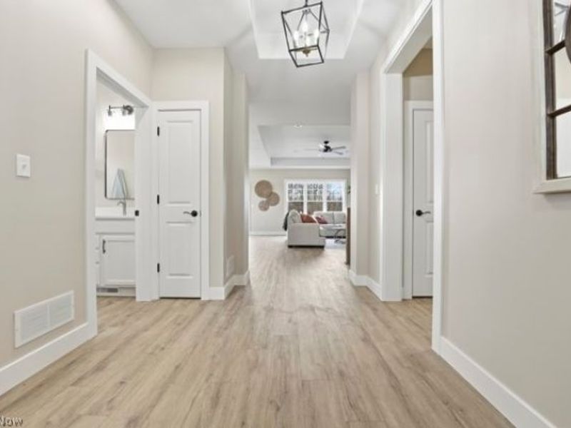 911 Dogwood Drive, Hubbard, OH 44425 Photo 4