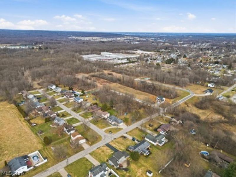 911 Dogwood Drive, Hubbard, OH 44425 Photo 45