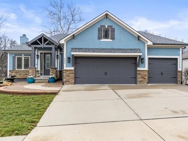 2600 SE Creek Ridge Court, Blue Springs, MO 64014