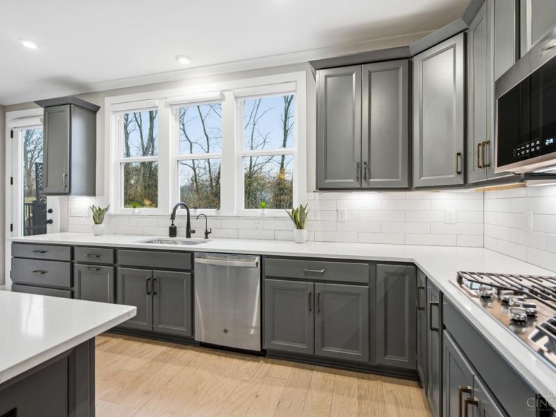 102 Blossom View Drive, Loveland, OH 45140 Photo 7