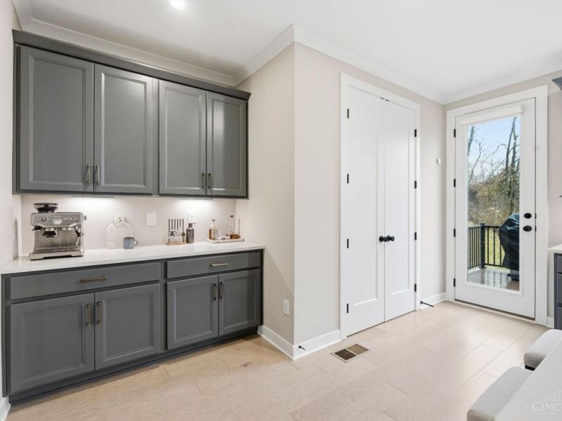 102 Blossom View Drive, Loveland, OH 45140 Photo 8