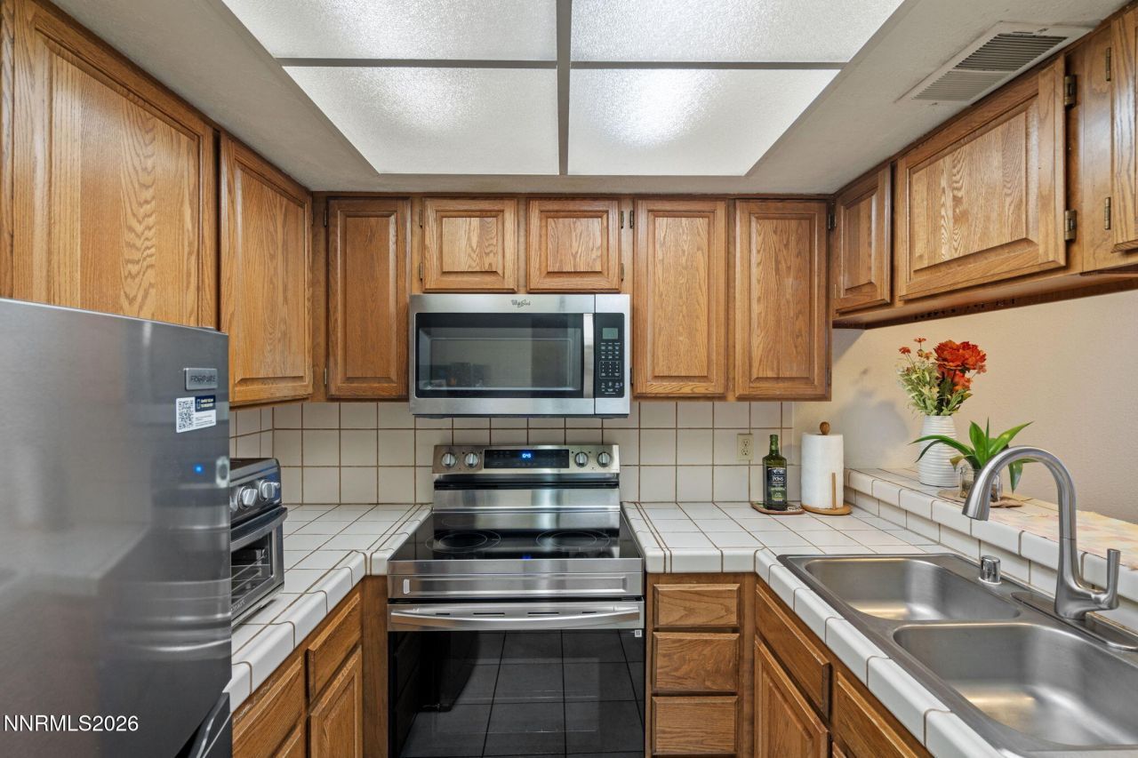 3095 Lakeside Drive, Reno, NV 89509 Photo