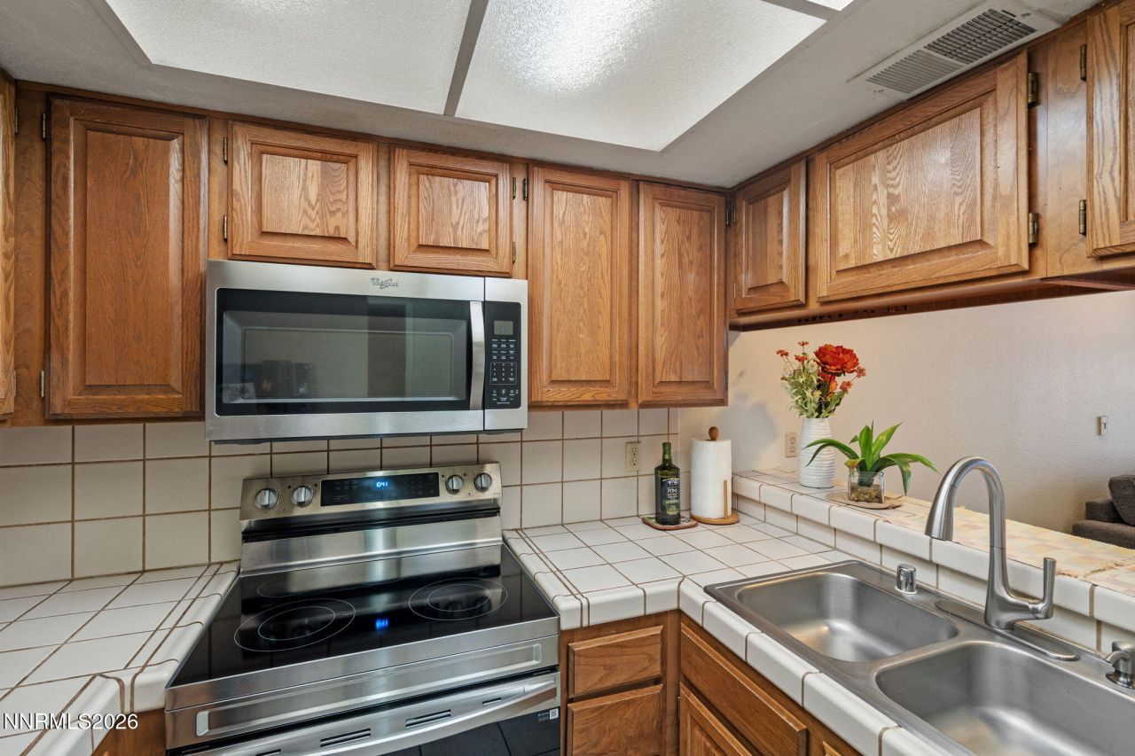 3095 Lakeside Drive, Reno, NV 89509 Photo