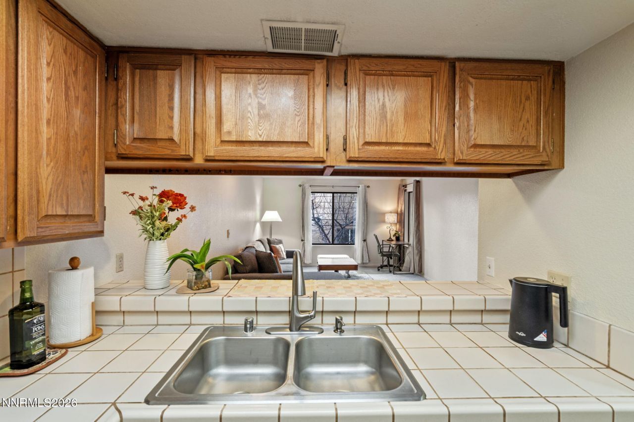 3095 Lakeside Drive, Reno, NV 89509 Photo