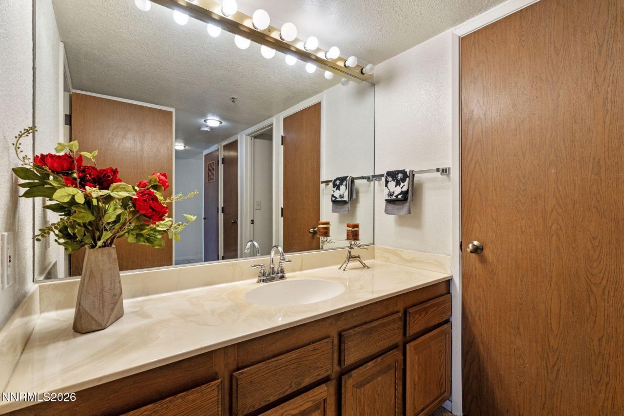 3095 Lakeside Drive, Reno, NV 89509 Photo