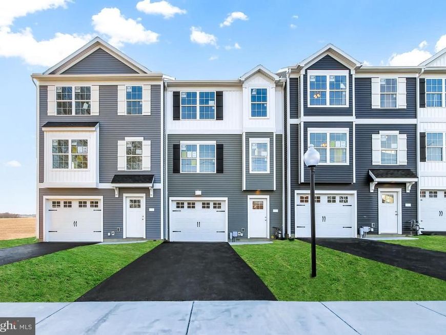 16 Secretariat Dr , Hanover, PA 17331 Main Photo