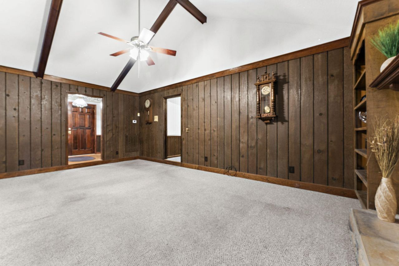 100 Flicker Lane Photo 10