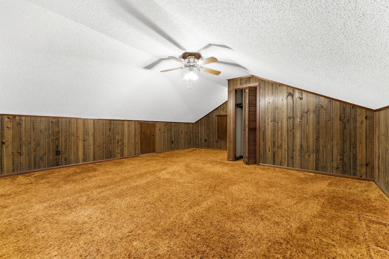 100 Flicker Lane Photo 33