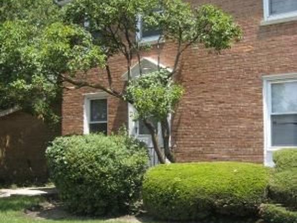 623 Waukegan Road, Deerfield, IL 60015