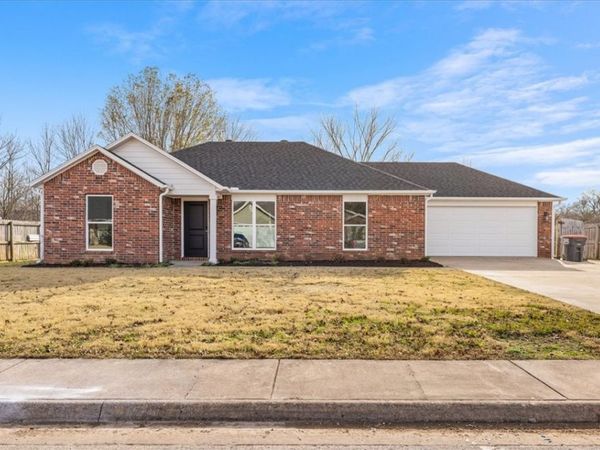 2233 N Brandi Avenue , Fayetteville, AR 72701