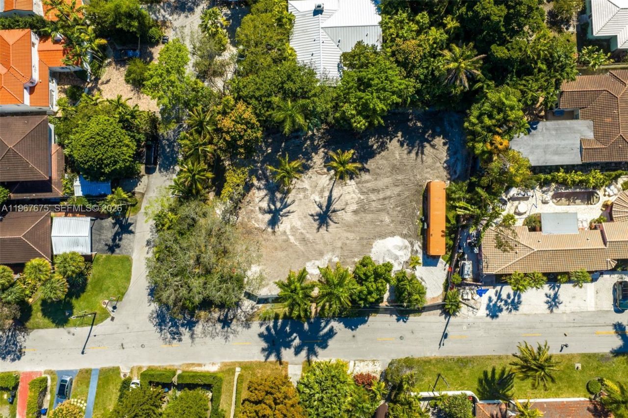 2880 Fairgreen Dr , Miami Beach, FL 33140 Photo