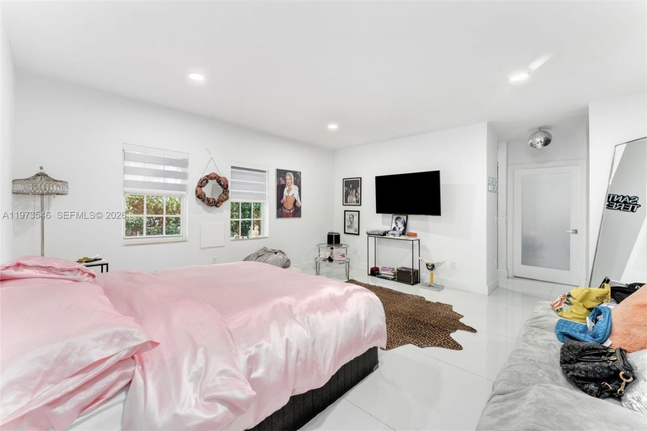 400 SW 24th Rd, Miami, FL 33129 Photo