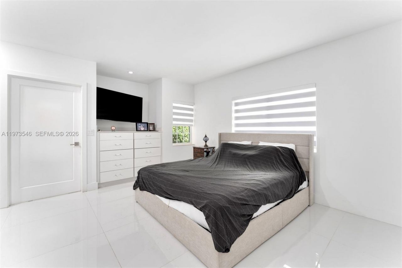 400 SW 24th Rd, Miami, FL 33129 Photo