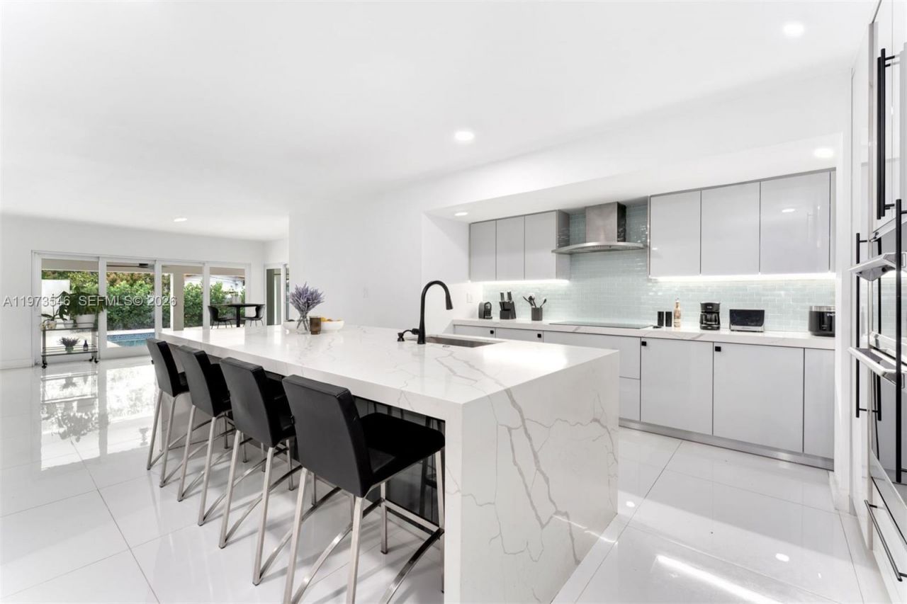 400 SW 24th Rd , Miami, FL 33129 Photo