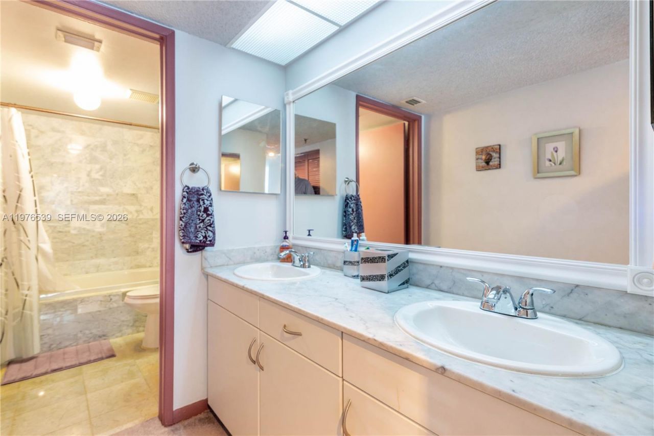 9341 Collins Ave, Unit 1204, Surfside, FL 33154 Photo