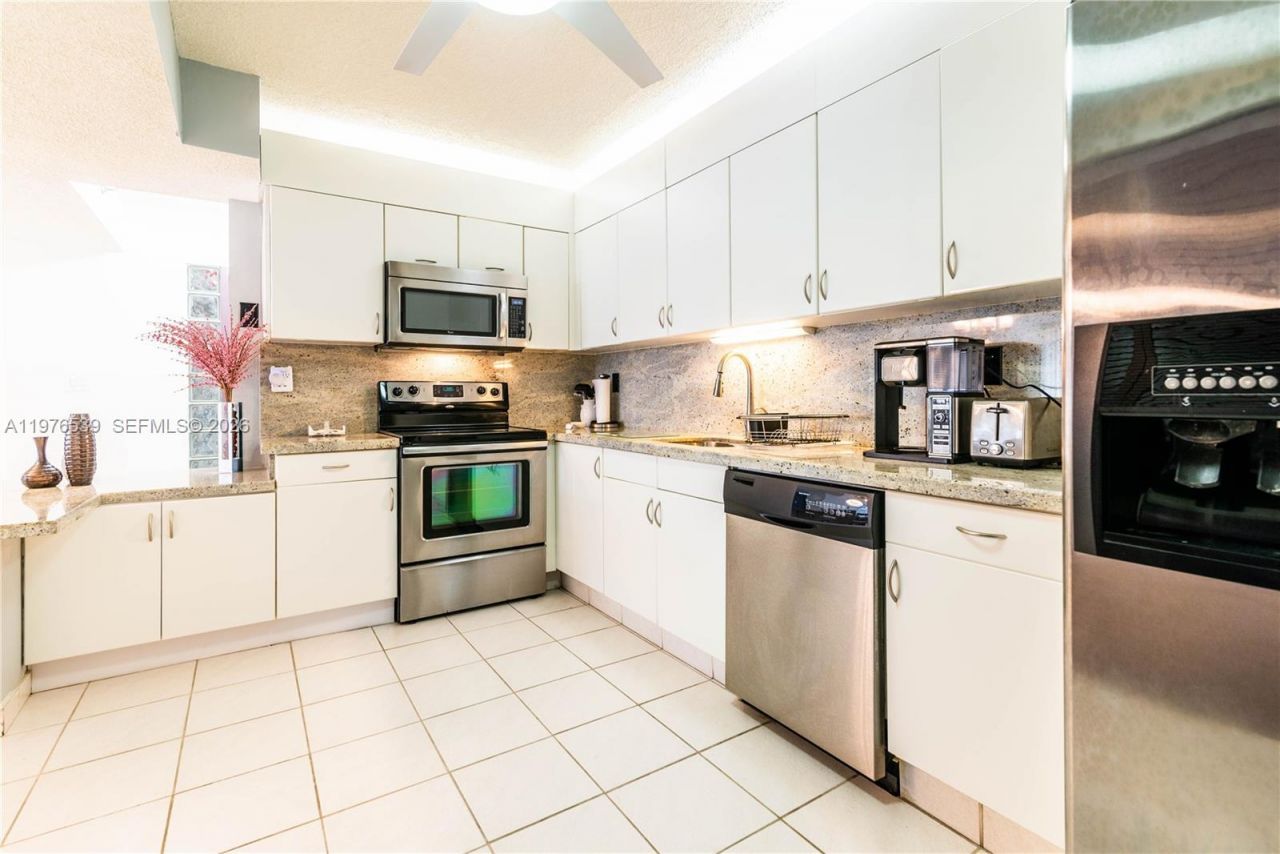 9341 Collins Ave, Unit 1204, Surfside, FL 33154 Photo