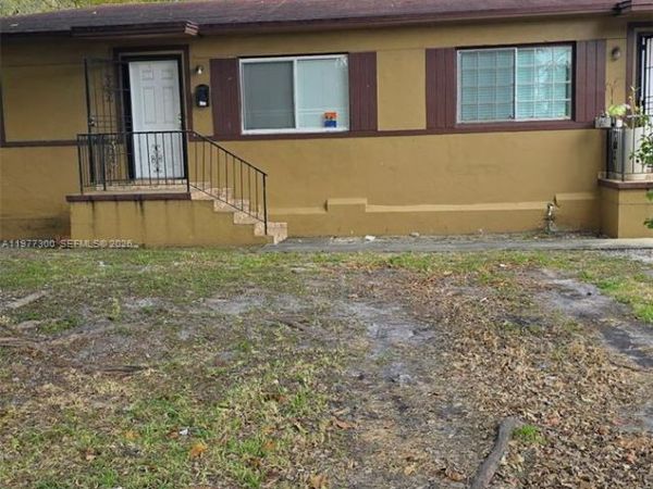 6910 NW 5th Pl , Miami, FL 33150
