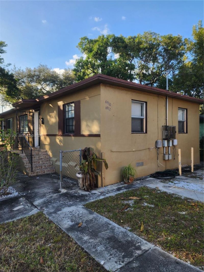 6910 NW 5th Pl, Miami, FL 33150 Photo