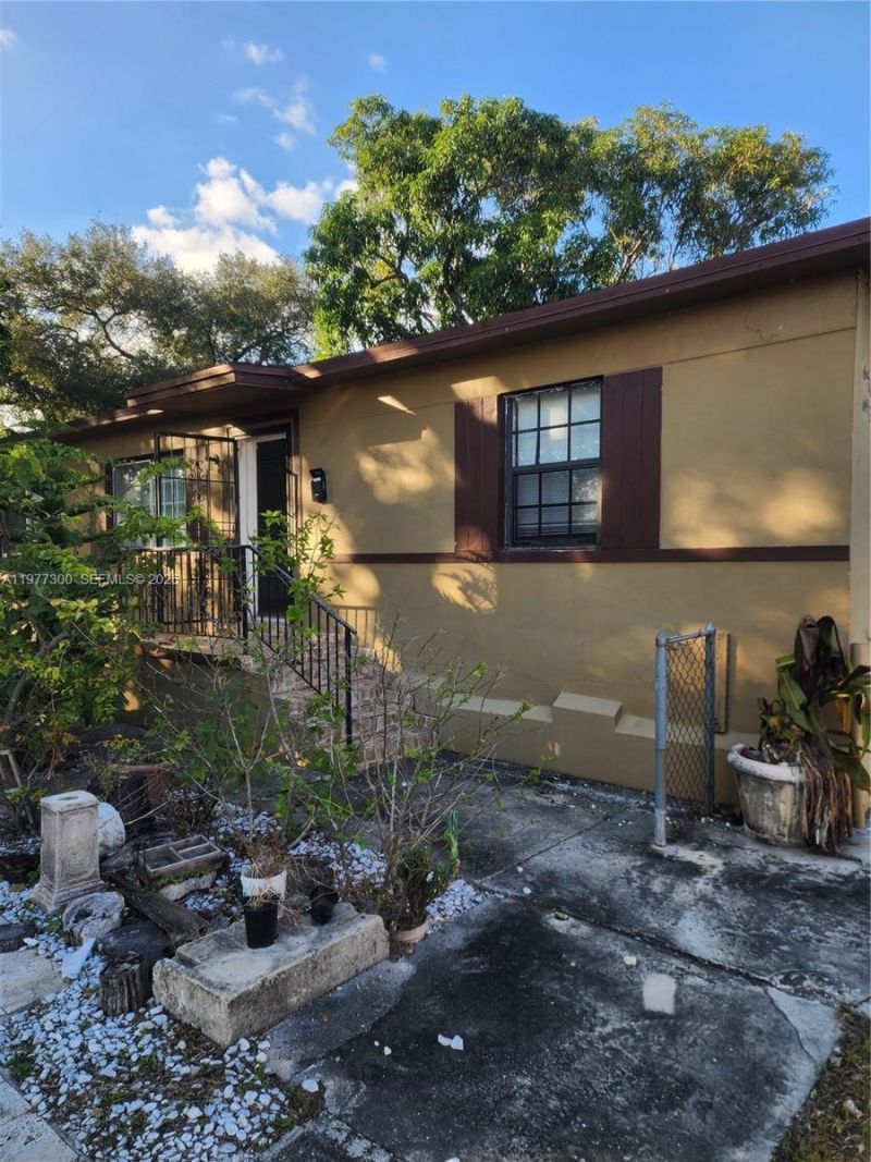 6910 NW 5th Pl, Miami, FL 33150 Photo