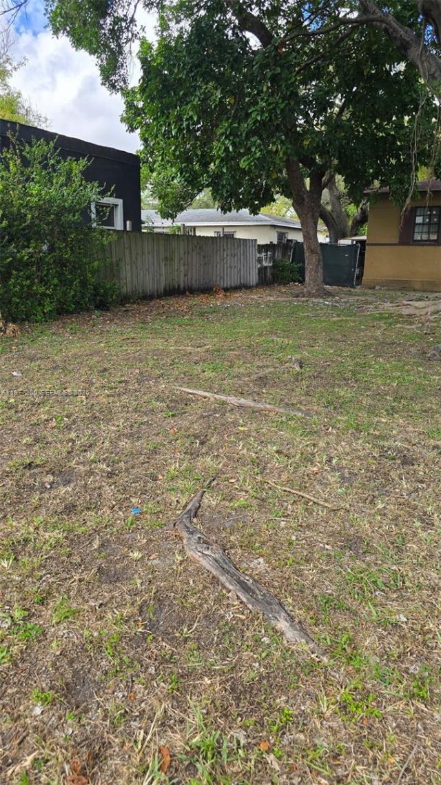 6910 NW 5th Pl , Miami, FL 33150 Photo