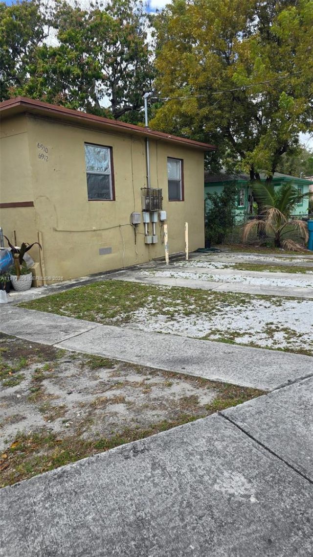 6910 NW 5th Pl , Miami, FL 33150 Photo