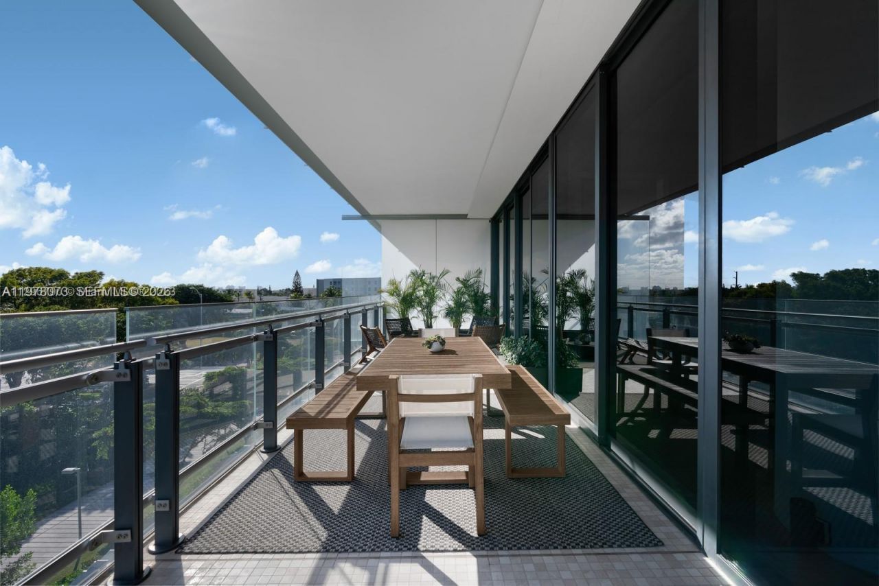 8701 Collins Ave , Unit 404, Miami Beach, FL 33154 Photo