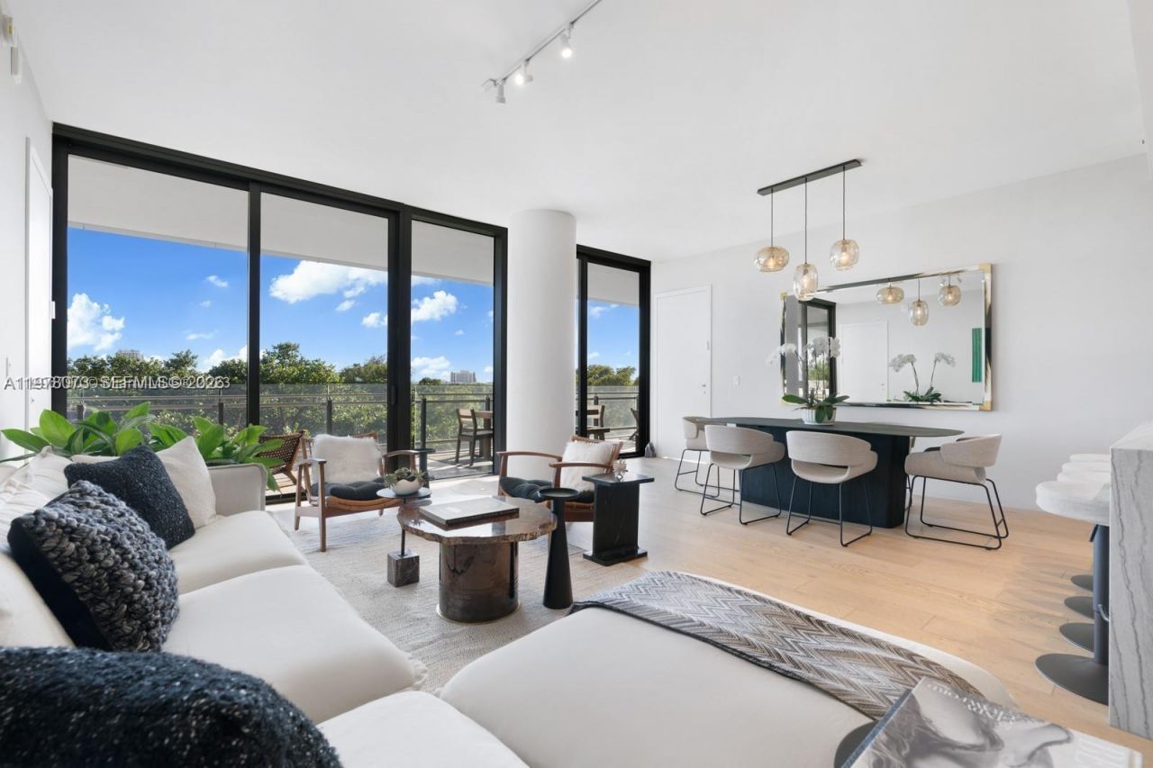 8701 Collins Ave , Unit 404, Miami Beach, FL 33154 Photo