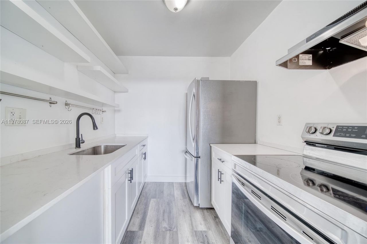 2000 NE 135th St, Unit 708, North Miami, FL 33181 Photo