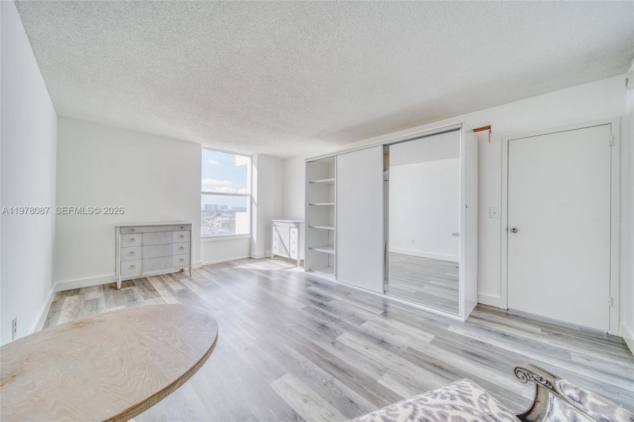 2000 NE 135th St, Unit 708, North Miami, FL 33181 Photo