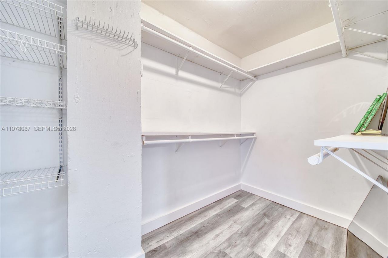 2000 NE 135th St, Unit 708, North Miami, FL 33181 Photo