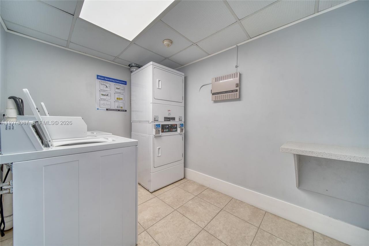 2000 NE 135th St, Unit 708, North Miami, FL 33181 Photo