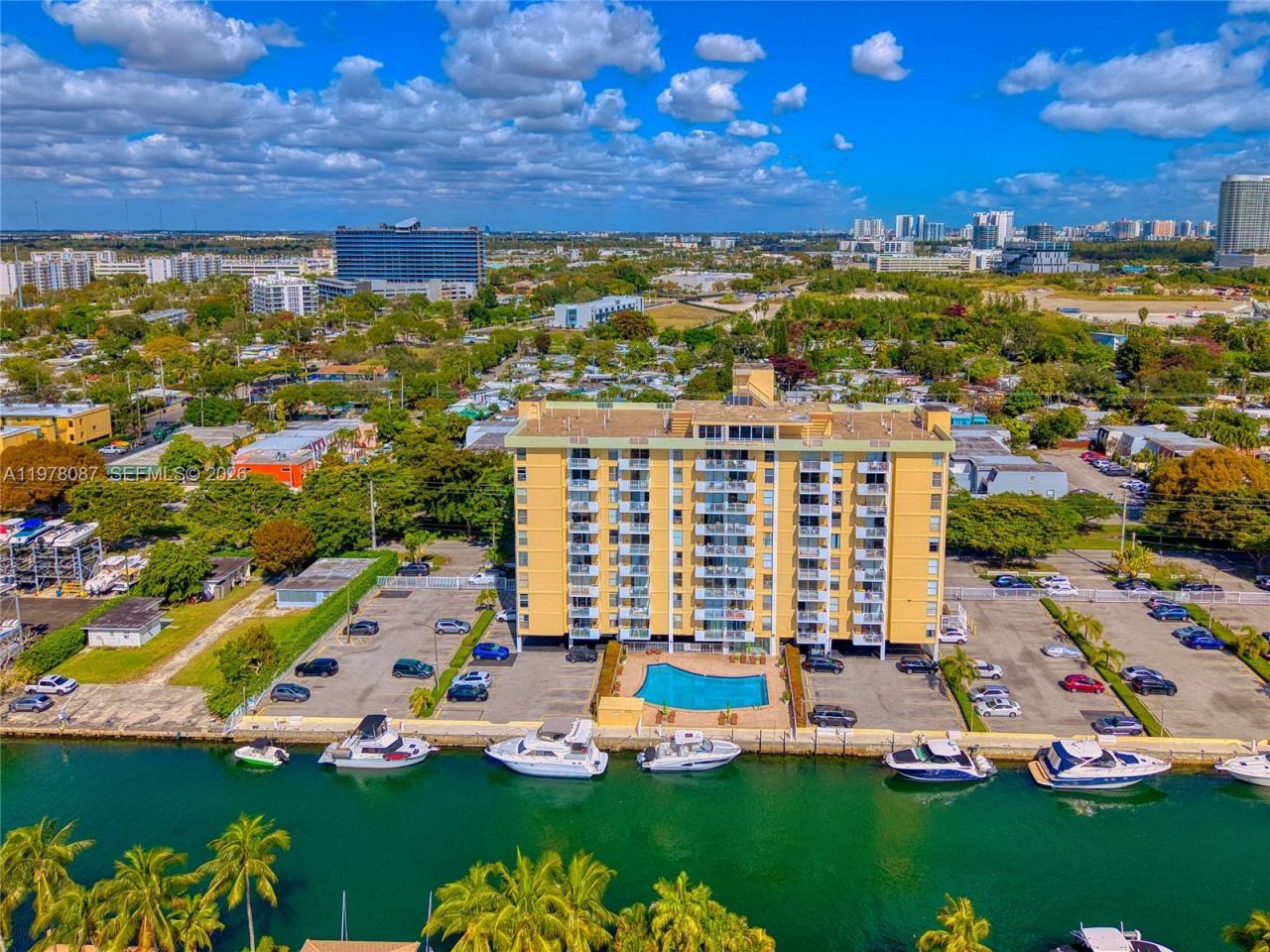 2000 NE 135th St, Unit 708, North Miami, FL 33181 Photo