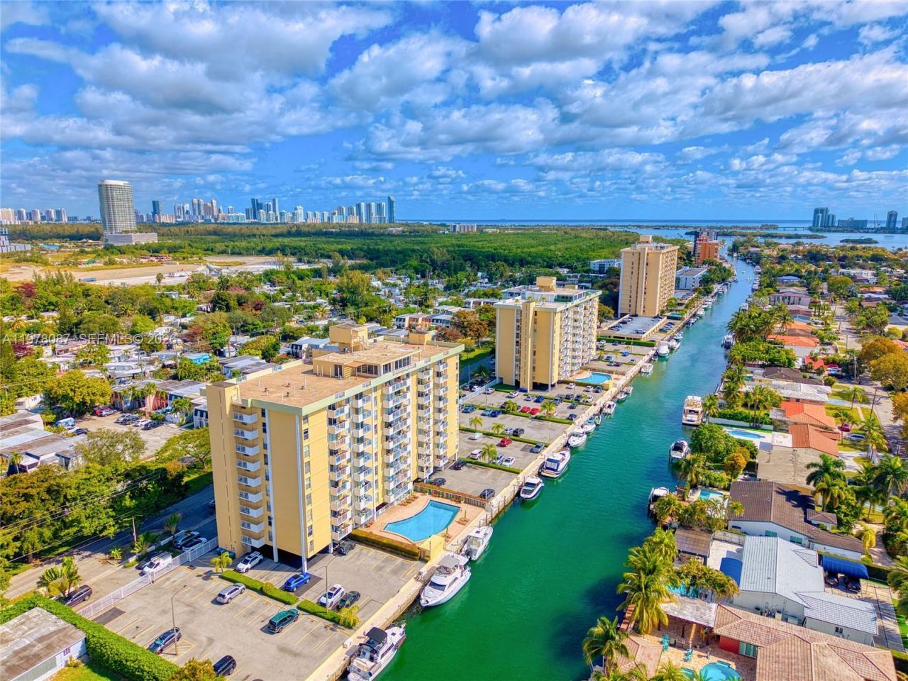 2000 NE 135th St, Unit 708, North Miami, FL 33181 Photo