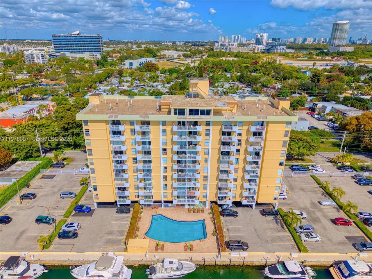 2000 NE 135th St, Unit 708, North Miami, FL 33181 Photo