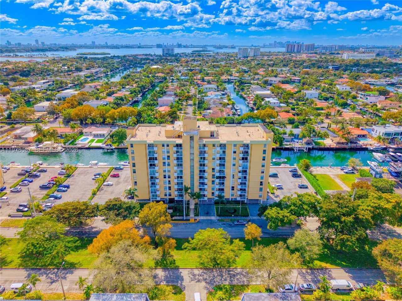 2000 NE 135th St, Unit 708, North Miami, FL 33181 Photo