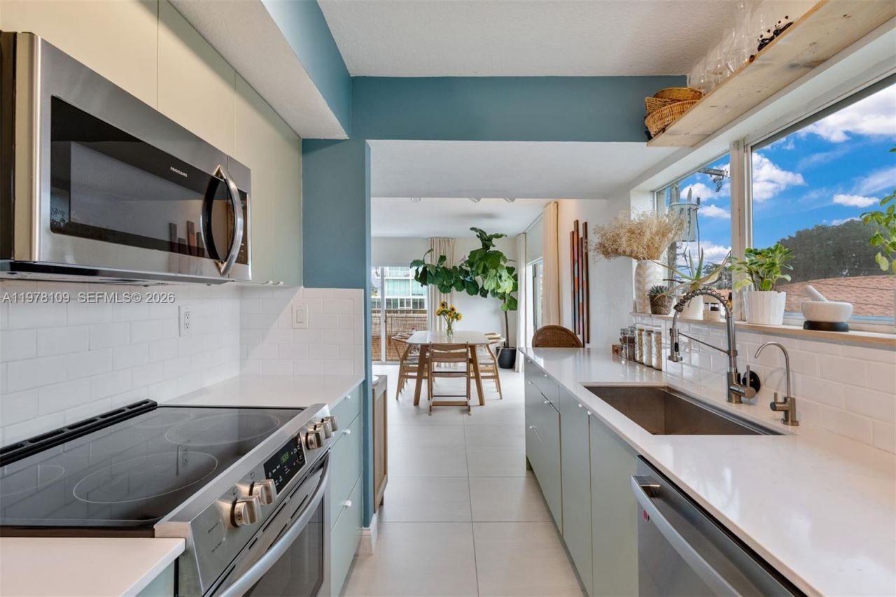 630 85th St, Unit 205, Miami Beach, FL 33141 Photo